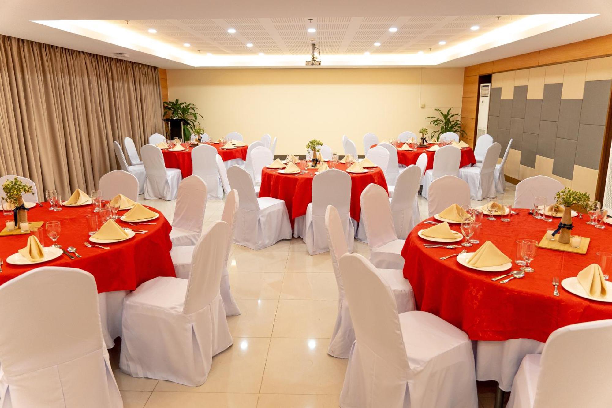 Dccco Hotel Dumaguete City Exterior foto