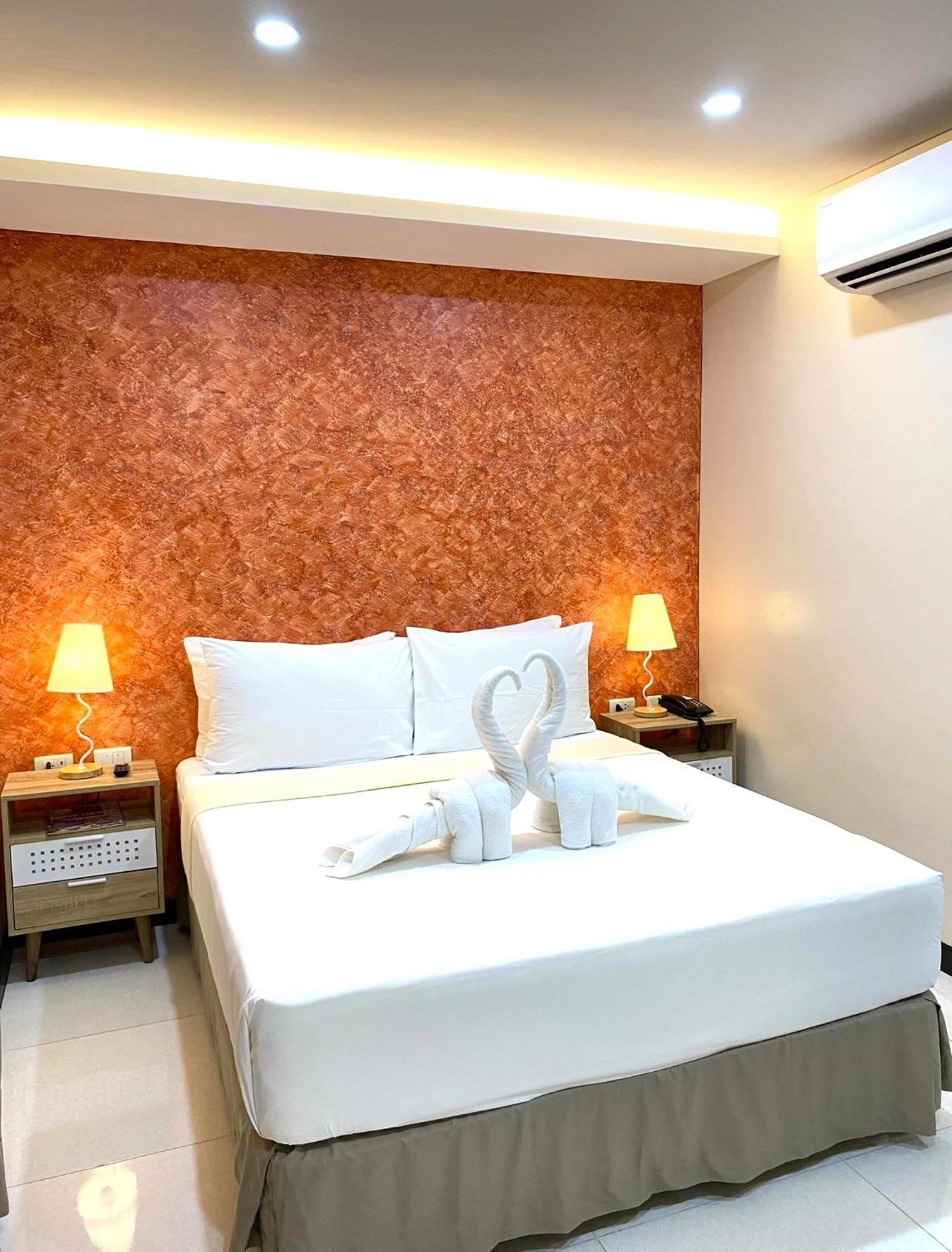 Dccco Hotel Dumaguete City Exterior foto